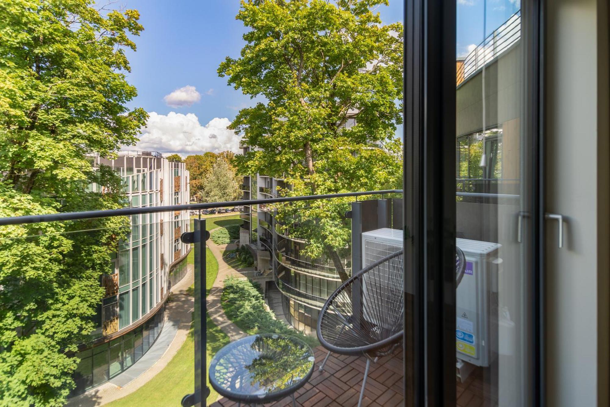 2 Bedroom Apt, 2 Garage Spots & Balconies, Self Check-In, By Cohost دروسكينينكاي المظهر الخارجي الصورة